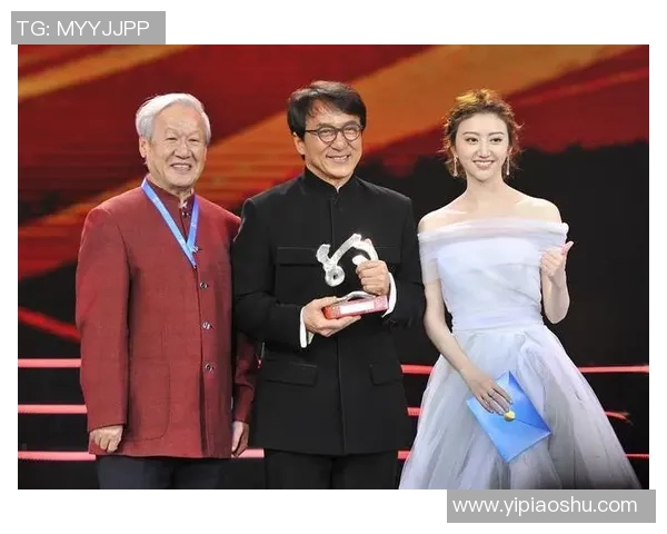 足球明星与国内明星亲密合影展现跨界友谊与合作的精彩瞬间