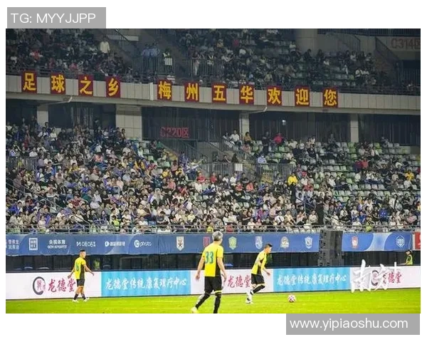 足球明星齐聚澳门激情踢球盛宴引发球迷热潮 足球明星齐聚澳门激情踢球盛宴引发球迷热潮